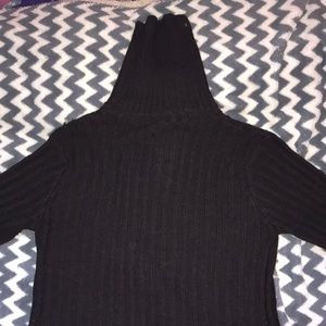 Very dark brown turtleneck